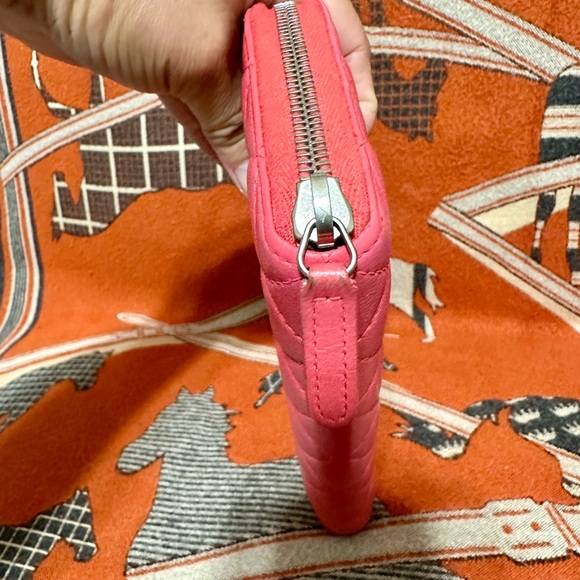 CHANEL ❤️🌟 PINK ZIPPY WALLET WITH GREEN MONOGRAM INTERIOR⭐️ - Picture 3 of 9